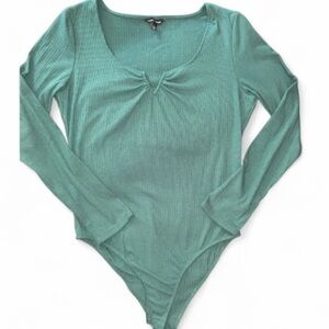 ⭐️ 3/$15 • Violets & Roses • Green • Ribbed • Long Sleeve • Bodysuit